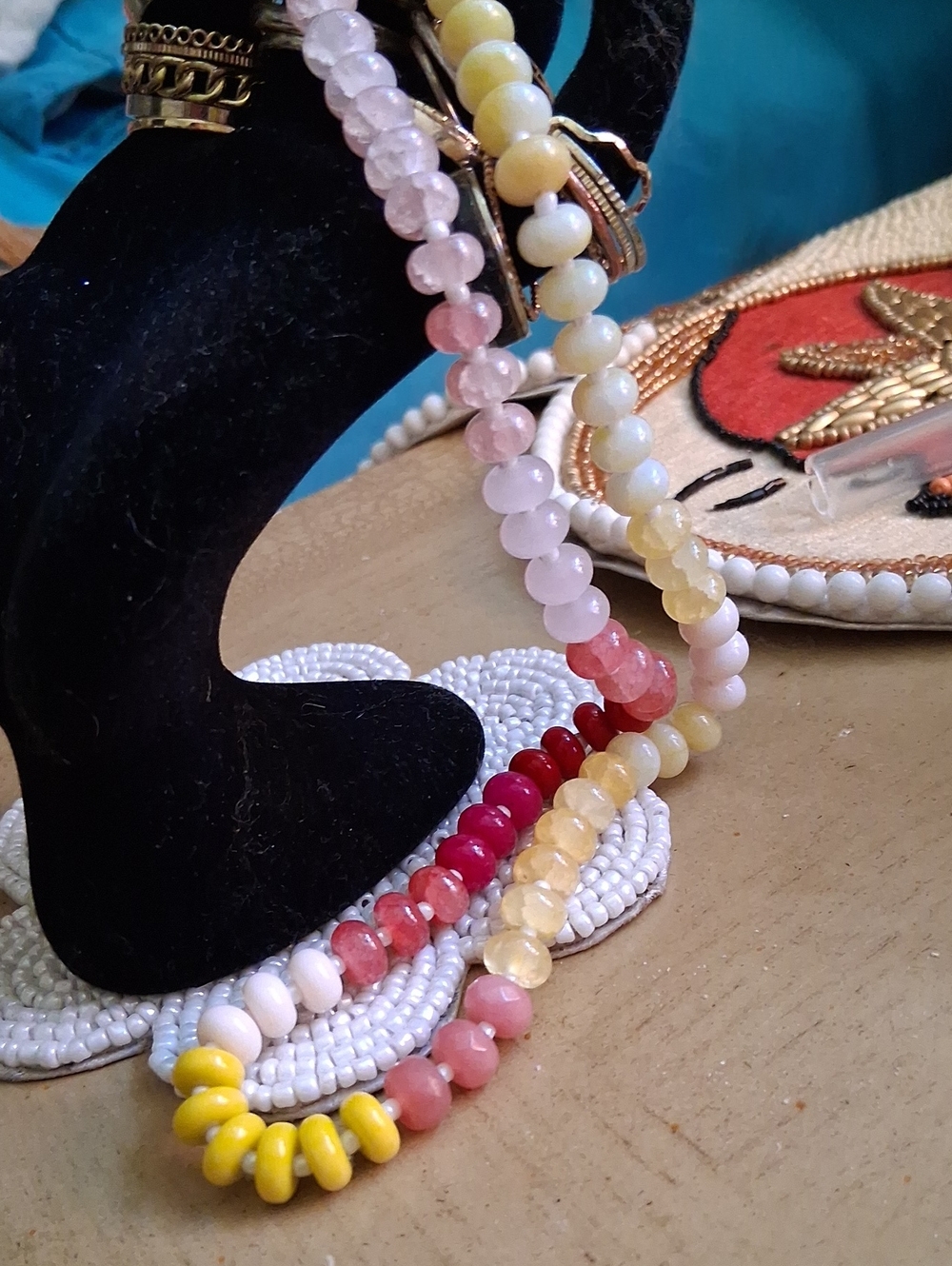 Beaded Neckless - Picture 3 of 3